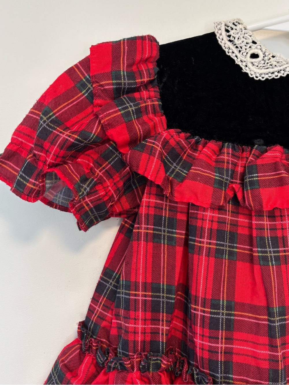 Vintage Martha’s Miniatures Red Tartan Plaid Black Velour Ruffle Dress Girl 2T - Picture 2 of 5